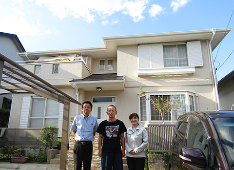岐阜県可児市Ｎ様_外壁屋根塗替工事_お客様の声_記念撮影