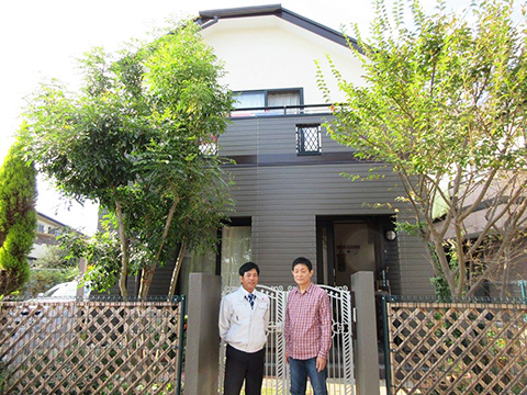 福岡県福岡市Ｋ様_外壁屋根塗替工事_お客様の声_記念撮影