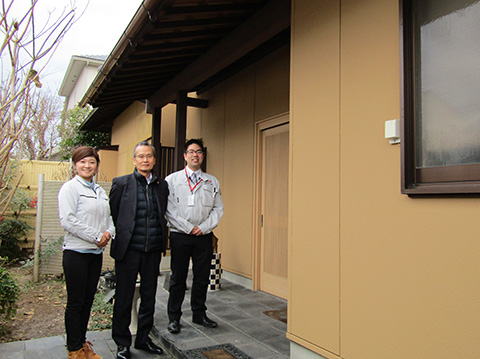 愛知県豊田市K様_外壁塗替工事_お客様の声_記念撮影
