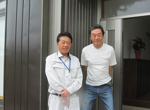 愛知県尾張旭市Ｋ様_外壁屋根改修・外構内装工事_お客様の声_記念撮影