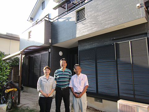 愛知県春日井市N様_外壁屋根リフォーム_お客様の声_記念撮影2_株式会社麻布