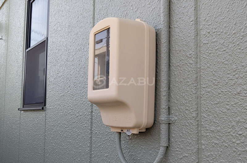 電気ボックスの配管やその周辺の外壁（電気ボックス自体は塗装範囲外）