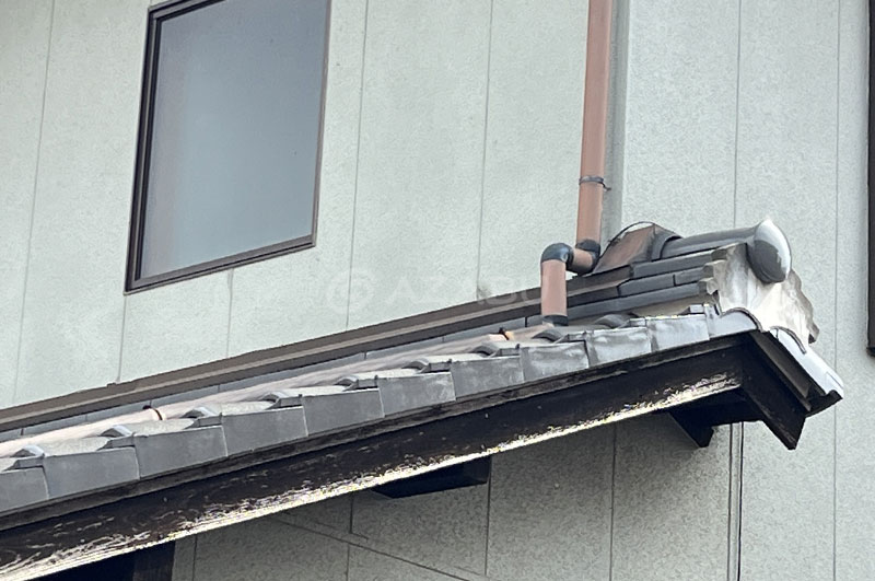 雨樋、瓦押さえ板金、木部（破風）、屋根漆喰