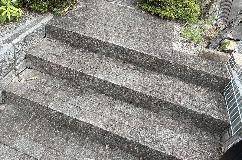 玄関アプローチ階段（高圧洗浄水洗いのみ）