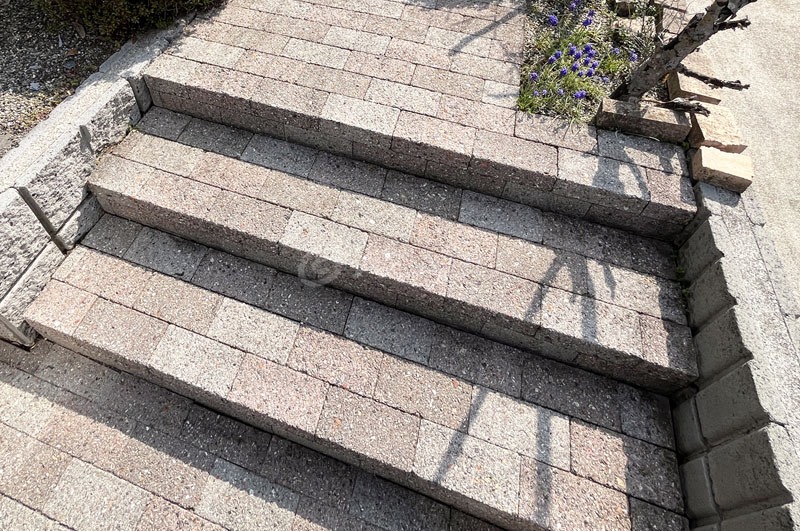 玄関アプローチ階段（高圧洗浄水洗いのみ）