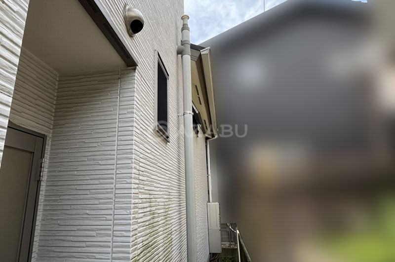 北面外壁、配管